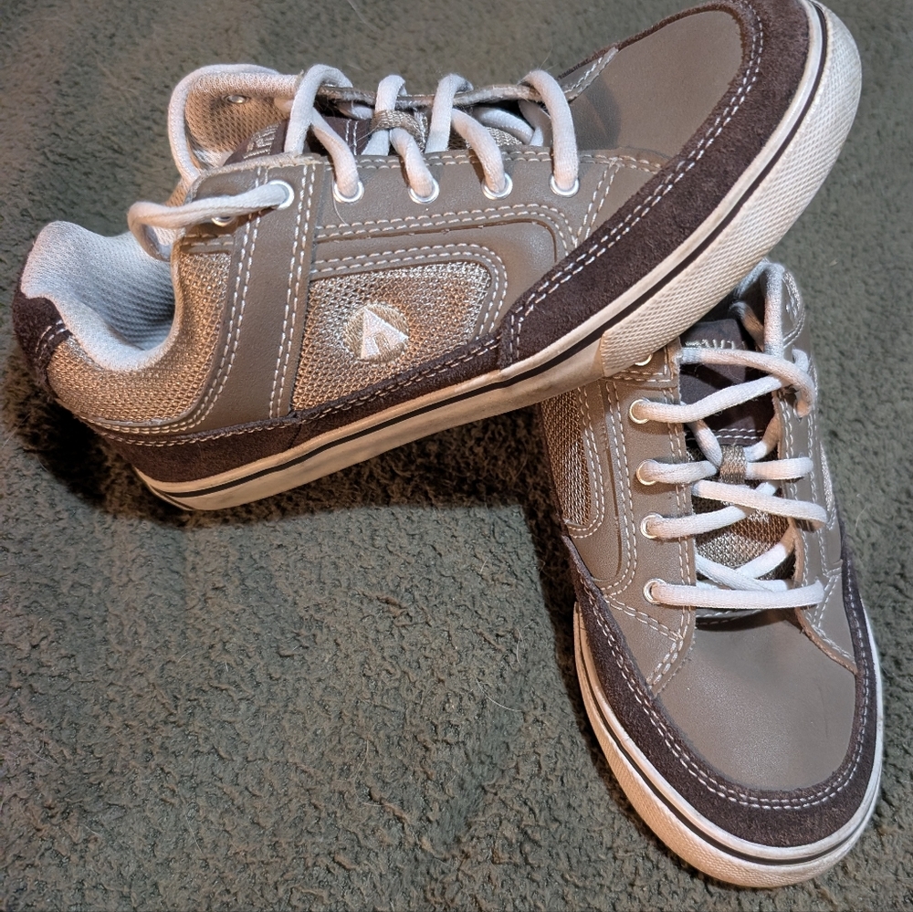 Kids' Airwalks Size 1.5